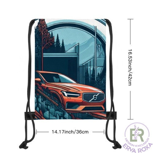 Conheça o Saco de Cordões Modelo Volvo. Apresentamos um acessório moderno e cheio de atitude, que destaca a ilustração de um elegante veículo Volvo, cor de laranja a enfrentar terrenos desafiantes sob um cenário nórdico e imponente.