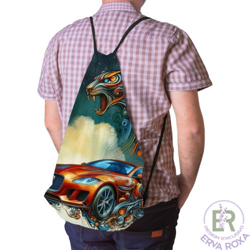 Conheça o Saco de Cordões Modelo Jaguar. Apresentamos um acessório vibrante e cheio de garra, que destaca a ilustração artística de um desportivo cor de laranja envolto em detalhes mecânicos e coroado pelo rugido imponente de um jaguar