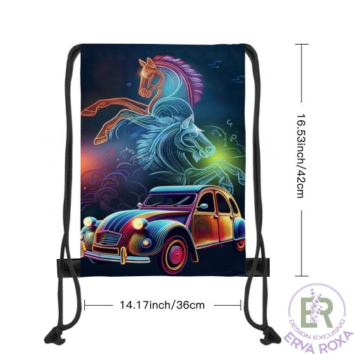 Conheça o Saco de Cordões Citroën 2 cavalos. Apresentamos um acessório único e cheio de personalidade, que destaca o lendário automóvel acompanhado por cavalos majestosos em linhas de neon brilhantes.