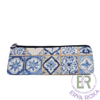 Estojo Escolar Azulejo Português. Estojo com padrão de azulejos portugueses em azul e branco.