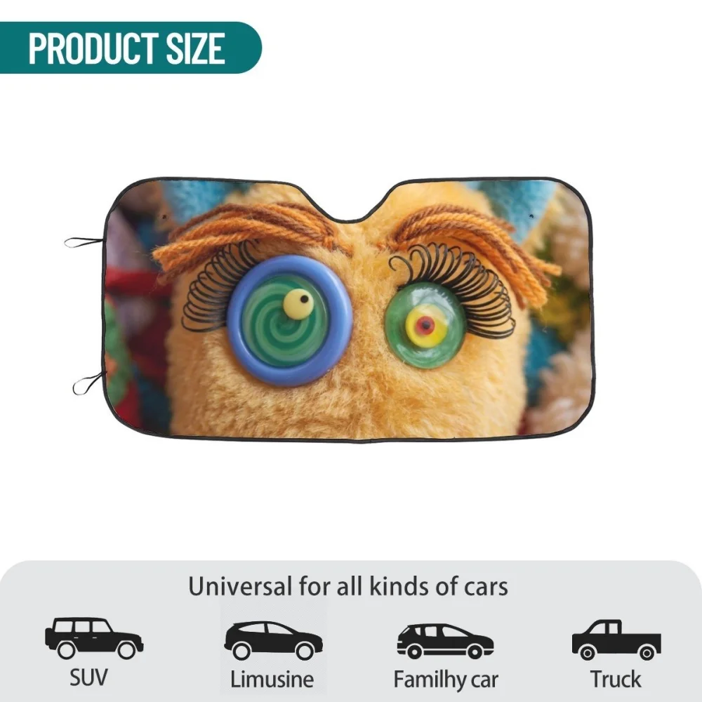 Para-sol de carro com cara de monstro peludo engraçado.
