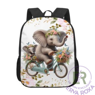 A Mochila Escolar Infantil Elefantes de Bicicleta é um produto original e exclusivo da Erva Roxa, apresentando uma ilustração de elefantes a andar de bicicleta rodeados de flores. 