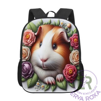 A Mochila Escolar Infantil com Porquinho da Índia e Flores é um produto original e exclusivo da Erva Roxa, destacando-se pela estampa detalhada de um porquinho da índia emoldurado por florais