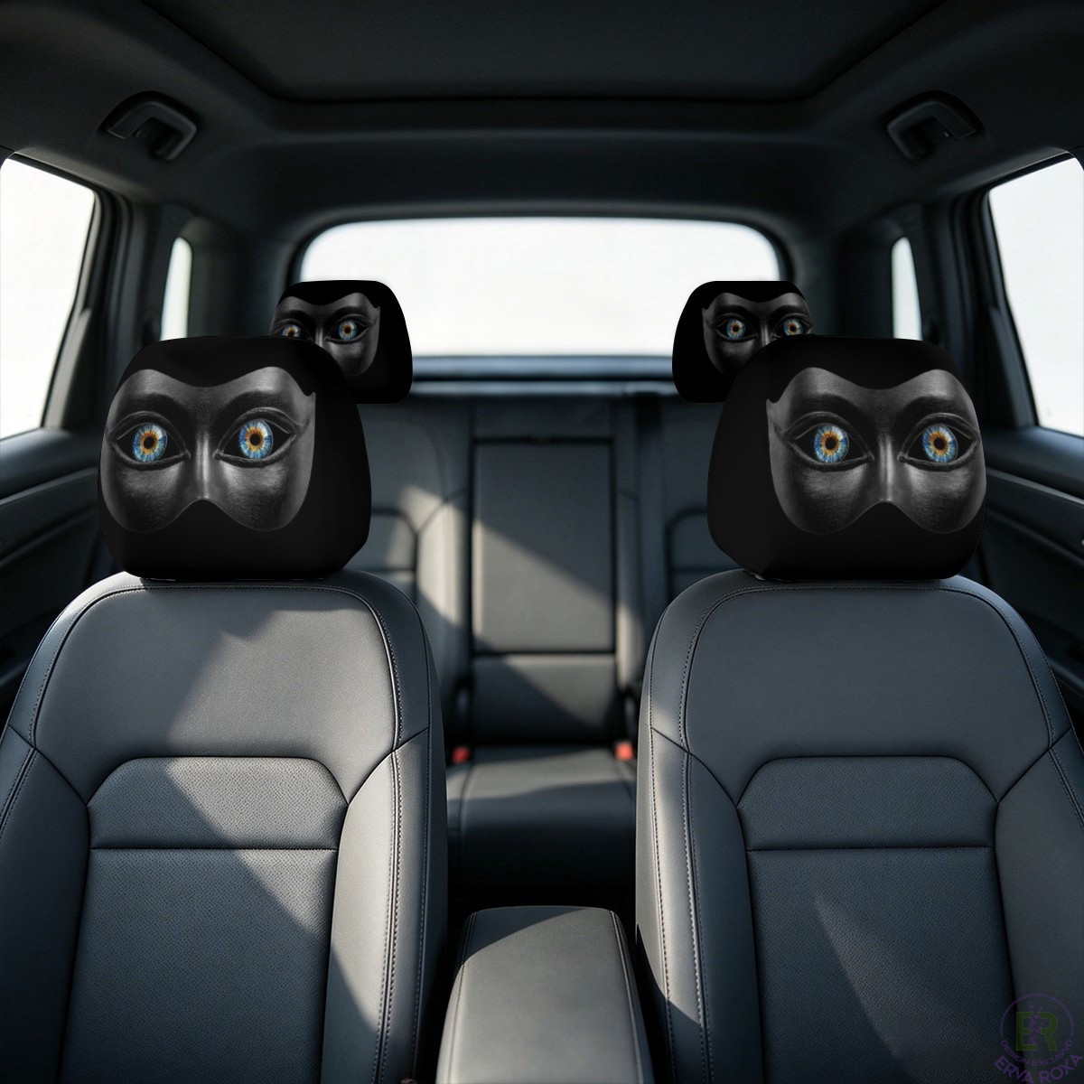 Interior de carro com capas de encosto de cabeça com olhos